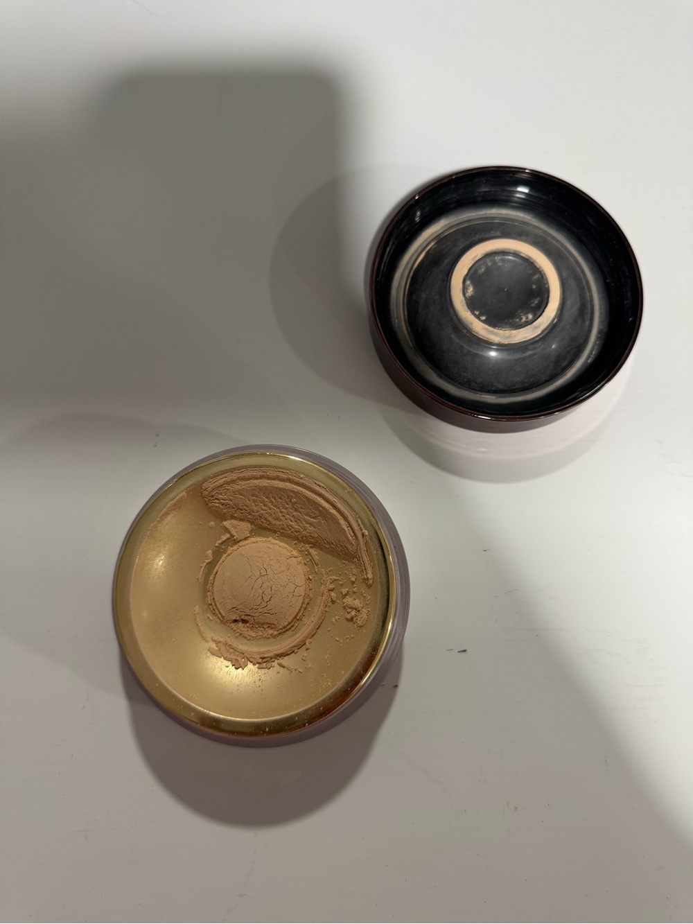 Hourglass Loose Setting Powder — Brown Metallic Lid with Frosted Jar - Picture 2 of 2